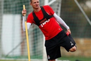 Дмитрий Тарасов ожидает ответную игру, надеясь, что его выпустят на поле