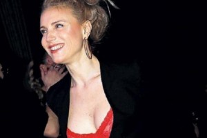 «Фабрикантка» Ирина Тонева засветила гостям мероприятия свое кружевное белье