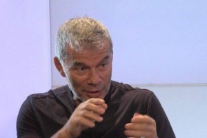 Бас-гитарист Олега Газманова оказался замурованным в поезде из-за заблокированной двери купе