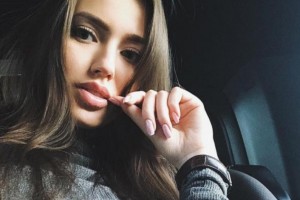Третья жена Дмитрия Тарасова поздравила всех с наступившей весной