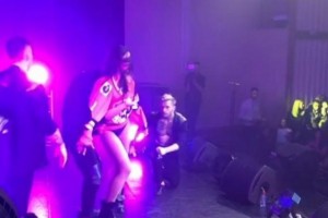 Ольга Бузова обнажилась на сцене во время концерта в Хабаровске