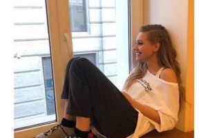 Кристина Асмус учится делать «окнолуки»