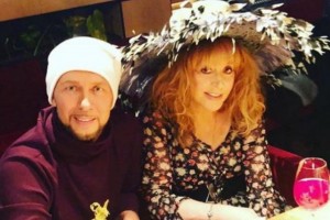 Песни, танцы, водка: Как Галкин и Пугачева приглашают весну