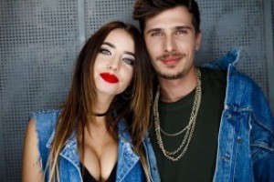 НОВЫЙ КЛИП ПОПУЛЯРНОЙ ГРУППЫ "ВРЕМЯ И СТЕКЛО"