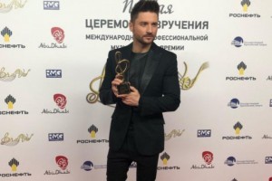 Сергей Лазарев смутил поклонников своими ботинками из-за банта