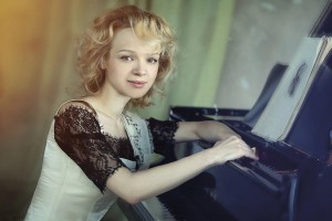 Любовником бывшей жены Джигарханяна оказался гей