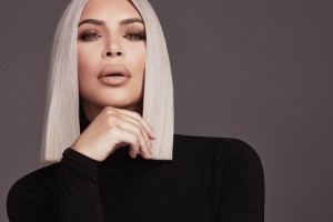 Ким Кардашьян показала фото с матерью и бабушкой