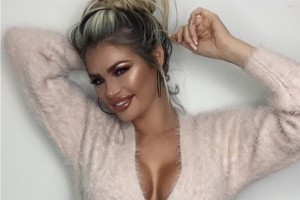Актриса Хлоя Симс показала поклонникам увеличившиеся ягодицы после пластики