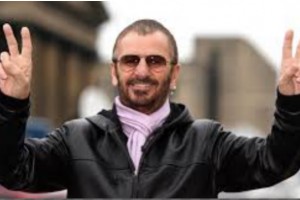 Бывший ударник The Beatles Ринго Старр, посвящен в рыцари