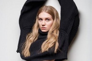Кристина Асмус на новом снимке в Instagram назвала себя фанаткой «Руки Вверх»