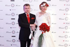 Скандальная певица обвинила режиссера Кончаловского в болезни мужа