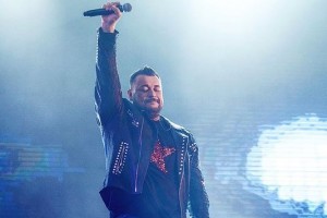 Сергей Жуков пообещал уйти со сцены, если не сможет больше танцевать под свой хит "Крошка моя"