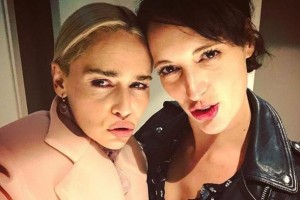 Эмилия Кларк шокировала публику в Каннах постаревшим внешним видом