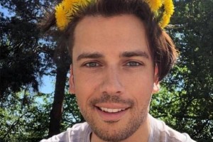 Максим Галкин показал раритетное фото своих родителей на ужине с Аллой Пугачевой в 1979 году
