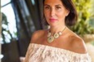 50-летняя Алика Смехова покорила поклонников подтянутой фигурой