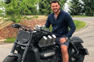 Певец Эмин Агаларов заявил, что его старший сын хочет публичности
