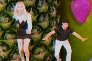 Paramore отправились в страну огромных фруктов