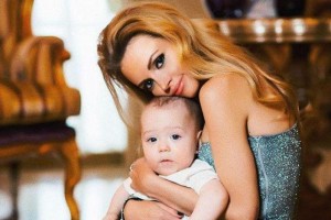 Милана Кержакова хотела выбросить сына в окно