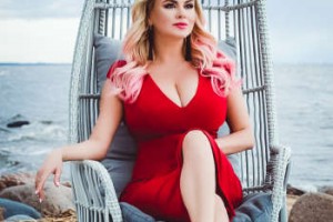 Анна Семенович и Ника Вайпер устроили охоту на олигарха