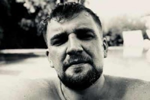 Баста высмеял увлечение женщин за "уколы красоты"