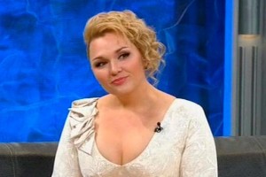 Скандал со звездой Comedy Women Надеждой Ангарской завершился выговором полицейскому
