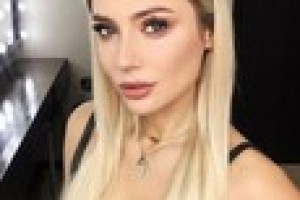 35-летняя Наталья Рудова отдыхает с 19-летним сыном миллиардера