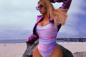 Анастасия Квитко на фото в Instagram уменьшила бедра из-за показа тонкой талии