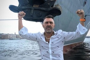 Сергей Шнуров пробежал 10 километров в рамках марафона «Белые ночи»