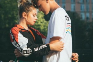 Open Kids показали подростковый максимализм «Стикером»