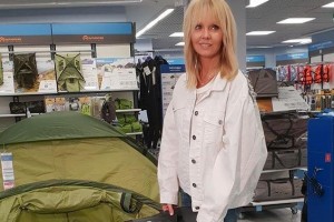 Певица Валерия заинтриговала поклонников сообщением о походе с палатками в Instagram