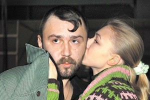 Поцелуй Шнурова и Акиньшиной навел на мысль об их романе