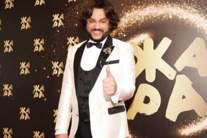 В Геленджике фанатка упала перед Филиппом Киркоровым на колени