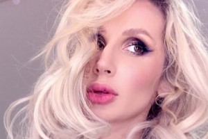 ГОРЯЧАЯ МАМОЧКА: СВЕТЛАНА ЛОБОДА ВЫШЛА В СВЕТ В СЕКСУАЛЬНОМ МИНИ-ПЛАТЬЕ С ГЛУБОКИМ ДЕКОЛЬТЕ