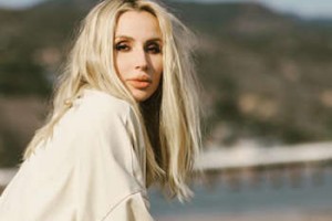 Светлана Лобода попала на обложку с двухмесячной дочкой