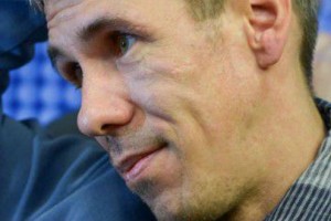Алексей Панин устроил дебош на борту самолета