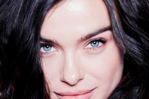 «Не модные» Елена Темникова и Настя Ивлеева прокатились на кабриолете за бургером
