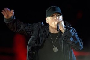 Эминем оставил ответ хейтерам в клипе Fall