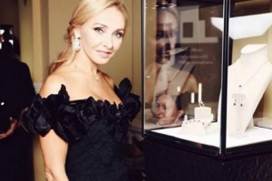 Навка предстала в образе «черного лебедя» на вечеринке журнала Tatler