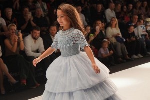7-летняя дочь Ани Лорак дебютировала на подиуме в платье принцессы