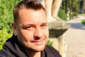 Сергею Жукову в Астане подарили эксклюзивные шахматы