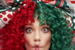 Сиа подготовила еще три песни для Рождества