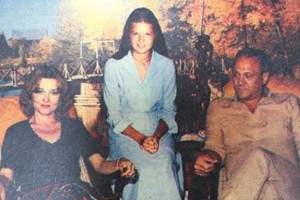 Юлия Меньшова показала архивное фото с родителями