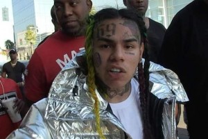 Рэперов Канье Уэста и 6ix9ine обстреляли