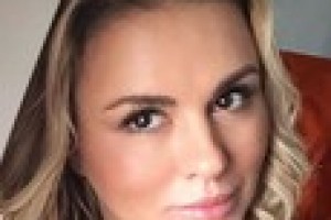 Анна Семенович: «Мне постоянно пишут, что надо срочно родить детей»