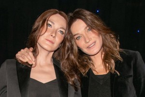 У Карлы Бруни появилась восковая музейная копия