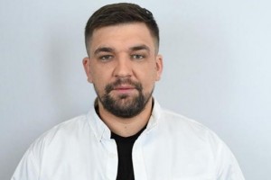 Баста пригласил на концерт оставившую открытку на "ёлке желаний" девушку