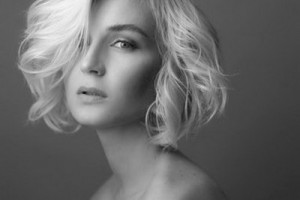 Обнаженная Полина Гагарина показала таинственное закулисье