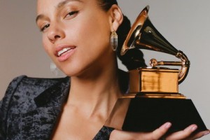 Алиша Киз проведет «Грэмми»