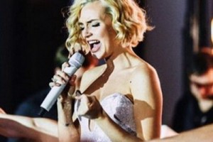 Акула лишила Полину Гагарину купальника