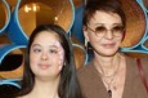 «Особенная» дочь Ирины Хакамады устроила жаркие танцы